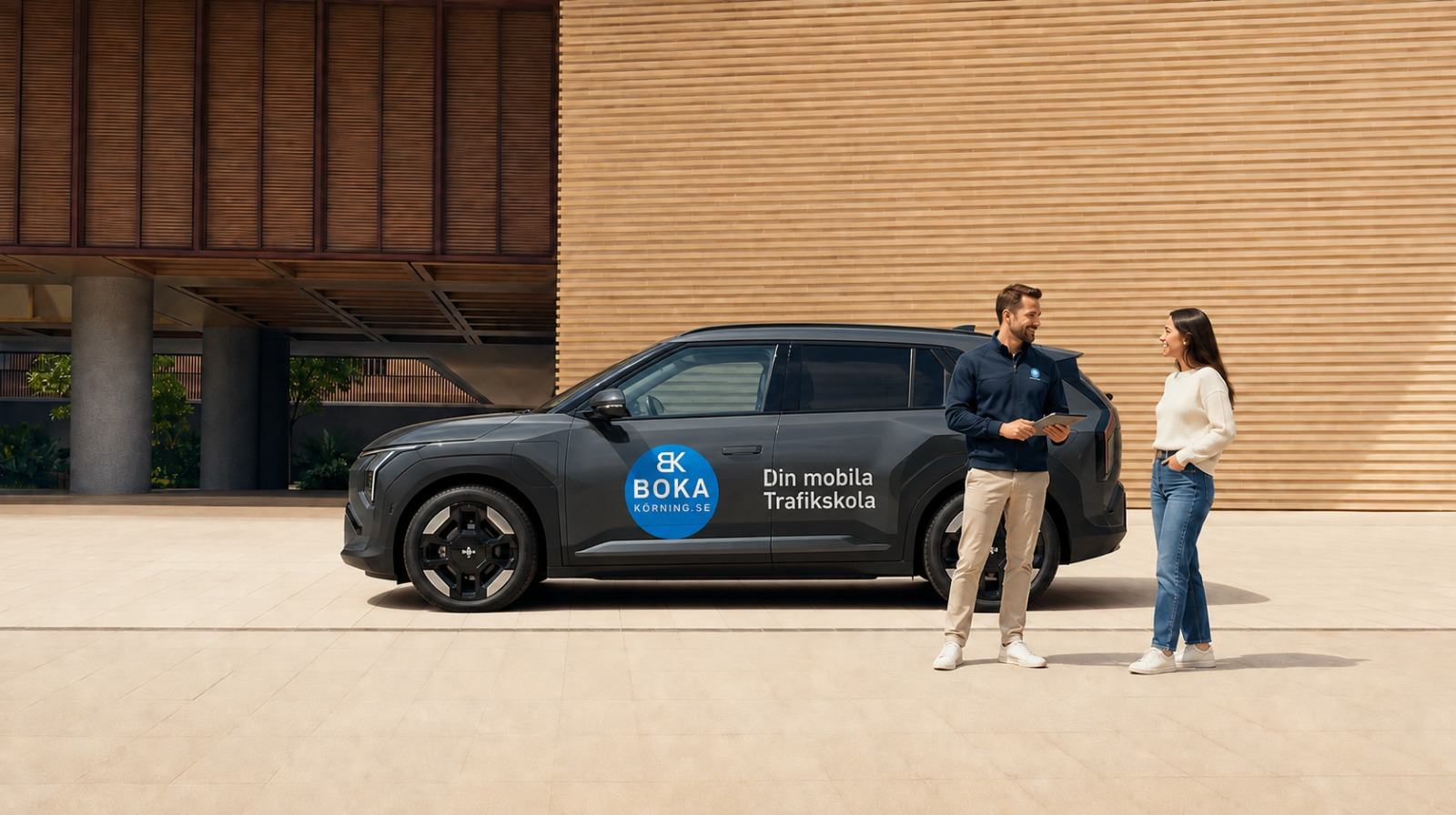 Bokakörning instructor and student next to the car